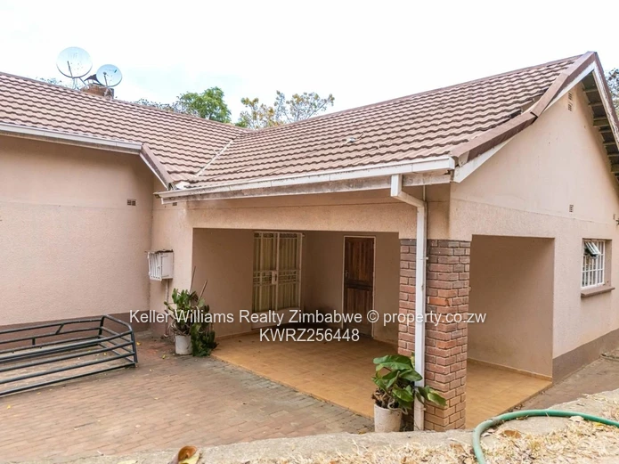 Spacious, split-level family home on scenic Manyonga Close, Glen Lorne (Sole Mandate)
