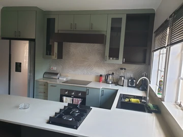 3 Bedroom Flat & Apartment