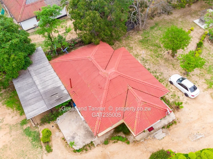 Reduced to Go! 3 Bed House For Sale In Queensdale (Sole Mandate)