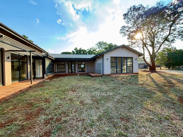 Space, Privacy & Security - Exclusive Helensvale Townhouse