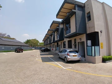 2 Bedroom Flat & Apartment