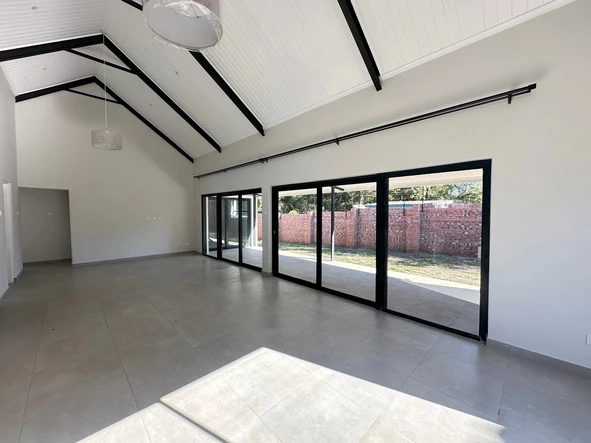 2 Bedroom Flat & Apartment