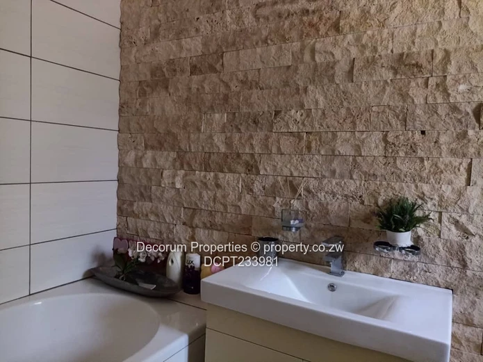 Spacious 5-Bedroom House in Alexandra Park!