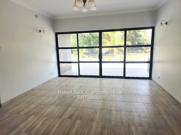 Prime Commercial Space to Let  In Helensvale