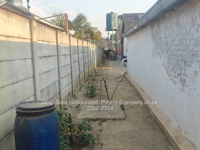 Eastlea house for sale (warehouse)