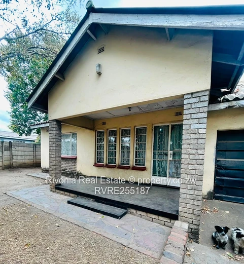 Glen Norah 3-Bed, 2-Bath Home - Walled with Verandah