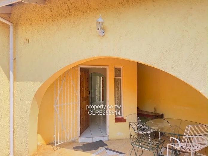 Borrowdale West: 4BR Family Home with Borehole