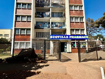 Avenues 2 bed flat up for grabs!