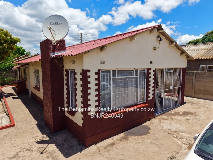 Budiriro's hidden gem - 4-bed beauty with style and space! (Sole Mandate)