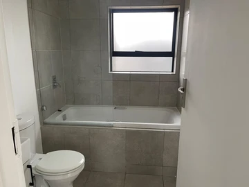 2 Bedroom Flat & Apartment
