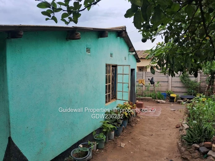 4 beds house for sale in Glenview 1