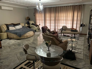 6 Bedroom House