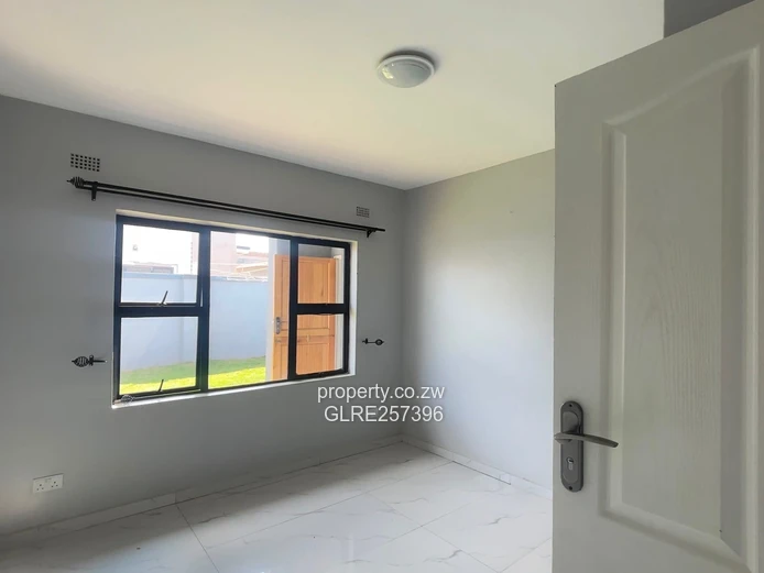 Spacious 3-Bed with Borehole, Carport & Modern Kitchen - Gletwin Park