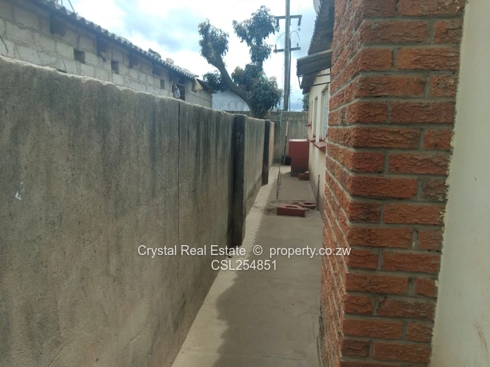 Chitungwiza House , Unit H