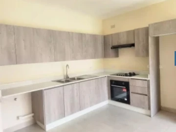 2 Bedroom Flat & Apartment