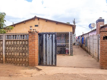 Seven roomed house for sale in Kuwadzana 4