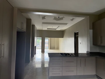 3 Bedroom Flat & Apartment