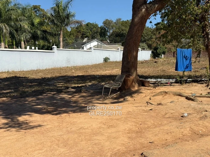 Prime 3700m2 Glen Lorne Stand - Subdivision Potential, Tarred Road