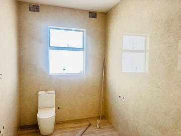 4 Bedroom Flat & Apartment