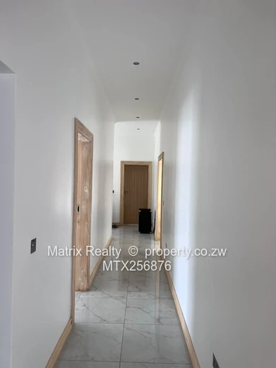5 Bed Luxury Home In Glen Lorne