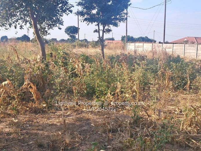 Agro-residential plot in Norton Knowe along Zvimba road (Sole Mandate)