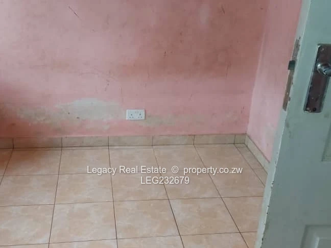 Secure and Comfortable Riverside Home in Glen View 1