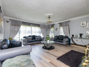 5 Bedroom House