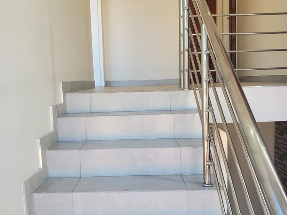 4 Bedroom Flat & Apartment