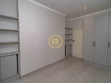 2 Bedroom Flat & Apartment