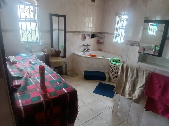 5 Bedroom House