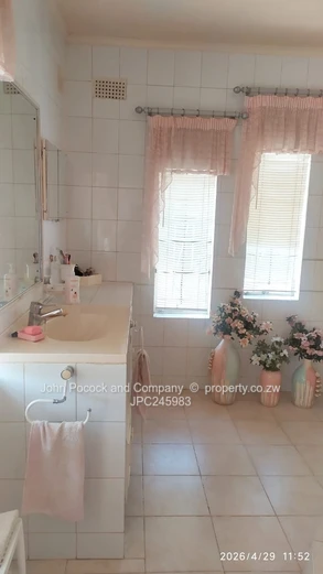 Warm, Spacious and Inviting Home in Woodlands