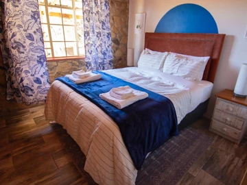 Hotel & Lodge