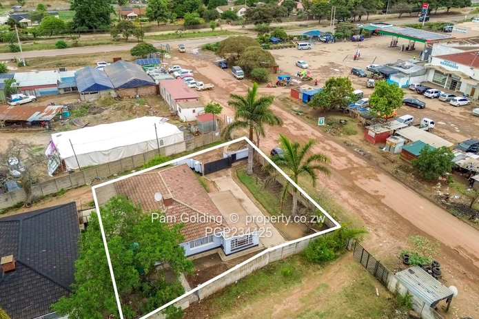 3 Bedroomed Garden Flat For Sale in Chadcombe