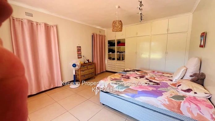 Very neat family home with prolific borehole.