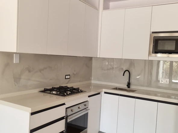 2 Bedroom Flat & Apartment