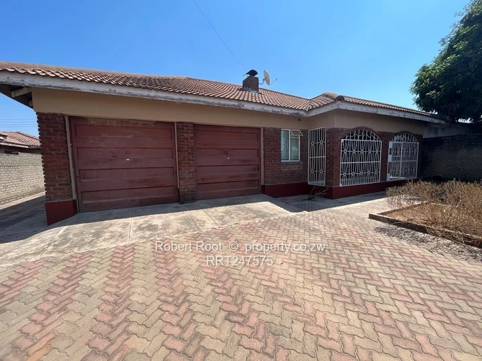 4 bed family home in Zimre Park