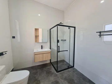 2 Bedroom Flat & Apartment