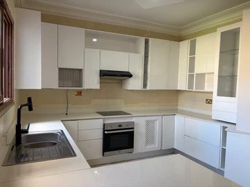 8 Bedroom House