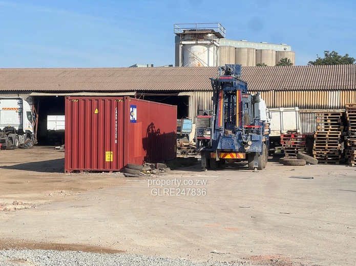 Willowvale Warehouse & Yard — 5,000 m² with Offices & Borehole