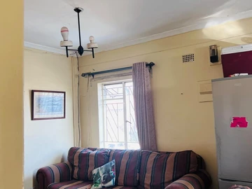 2 Bedroom Flat & Apartment
