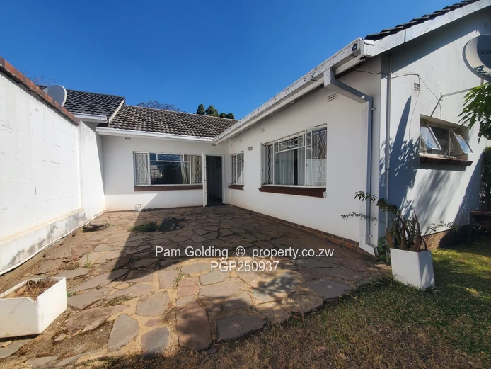A well-kept unit in a sought after complex (Sole Mandate)