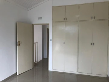 3 Bedroom Flat & Apartment
