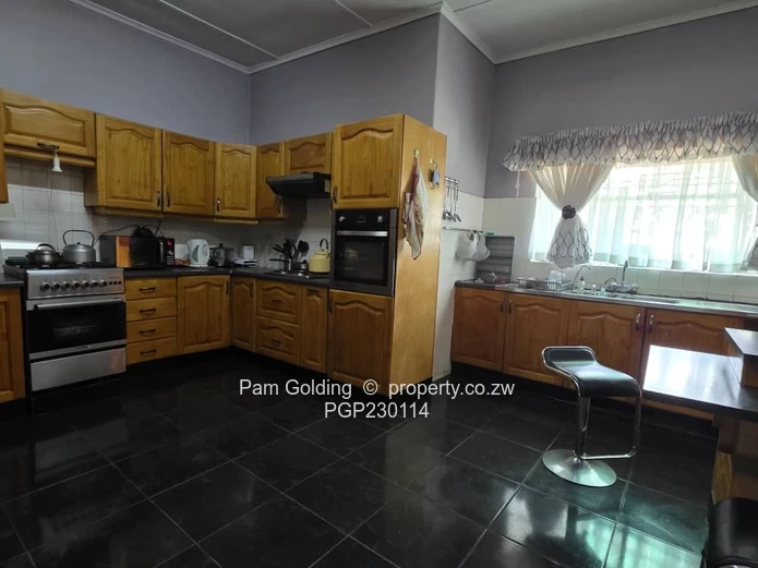 Beautiful off grid plot for sale in Kensington