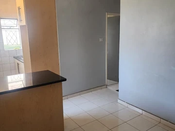 2 Bedroom Flat & Apartment