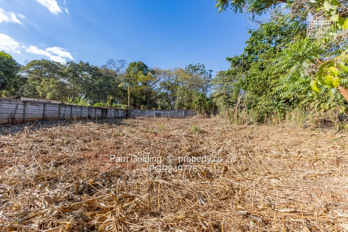 5Bedroom House on An Acre, Corner Property