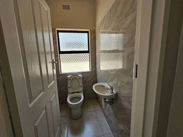 3 Bedroom Flat & Apartment