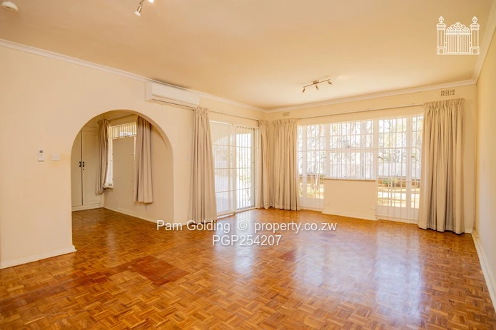Immaculate Executive Home in Excellent location