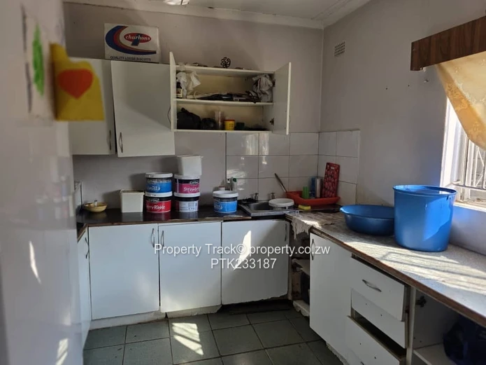 A neat and solid house!