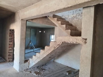 6 Bedroom House