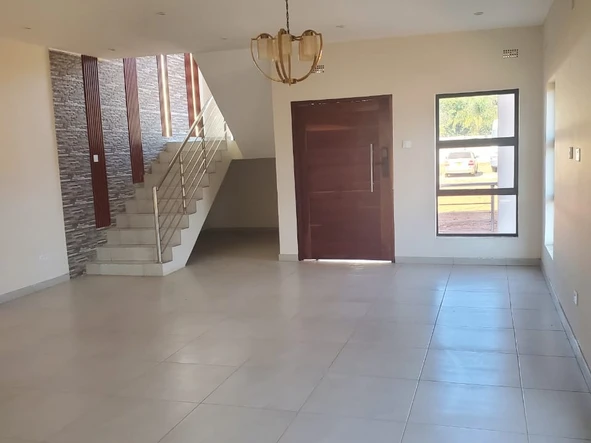 4 Bedroom Flat & Apartment
